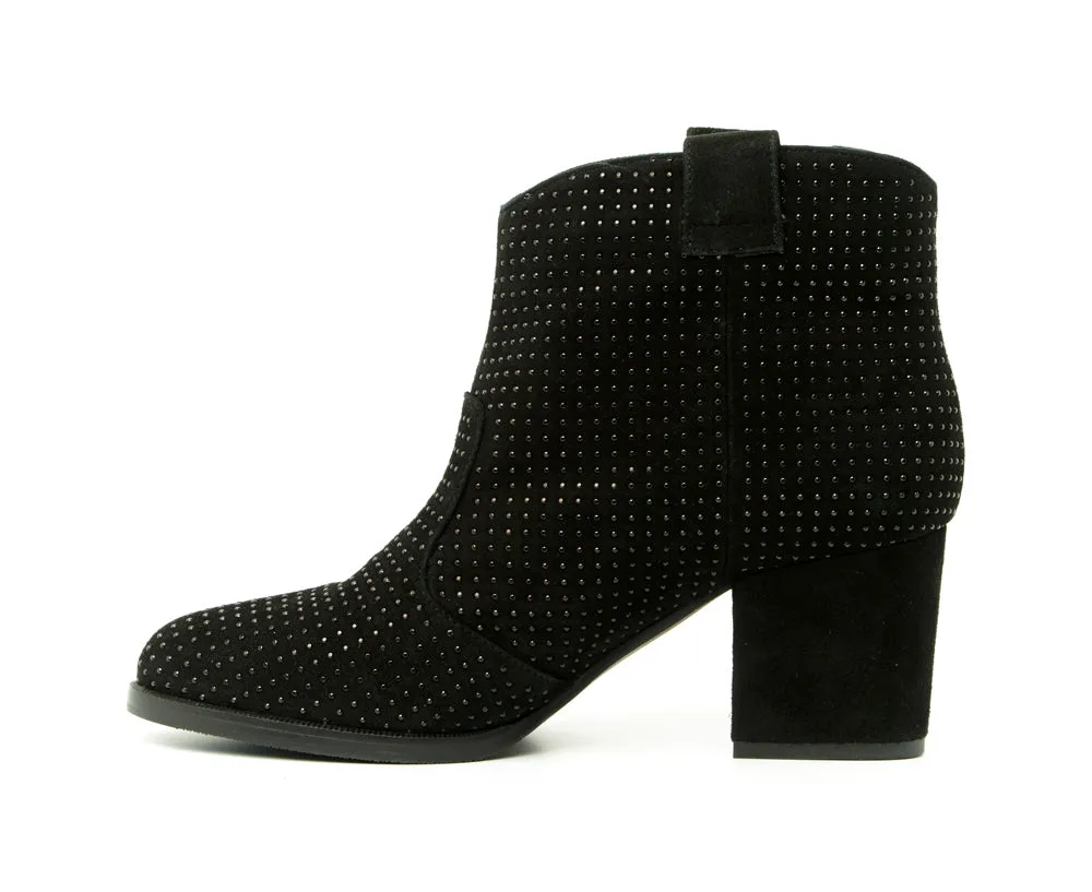BOOTS ANN TUIL MOSCA