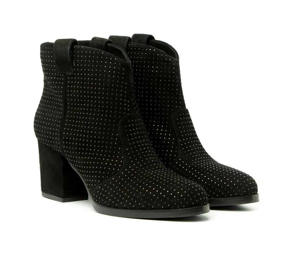 BOOTS ANN TUIL MOSCA