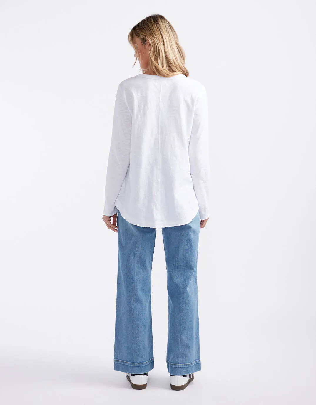 Essential Scoop Hem Long Sleeve T-shirt - White