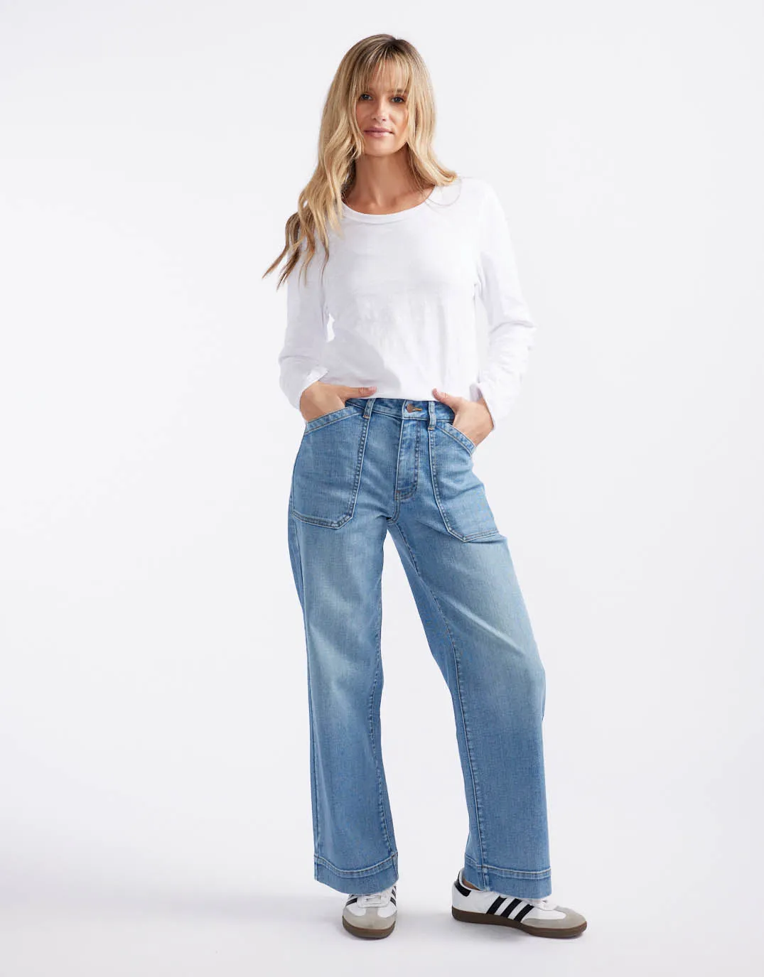 Essential Scoop Hem Long Sleeve T-shirt - White