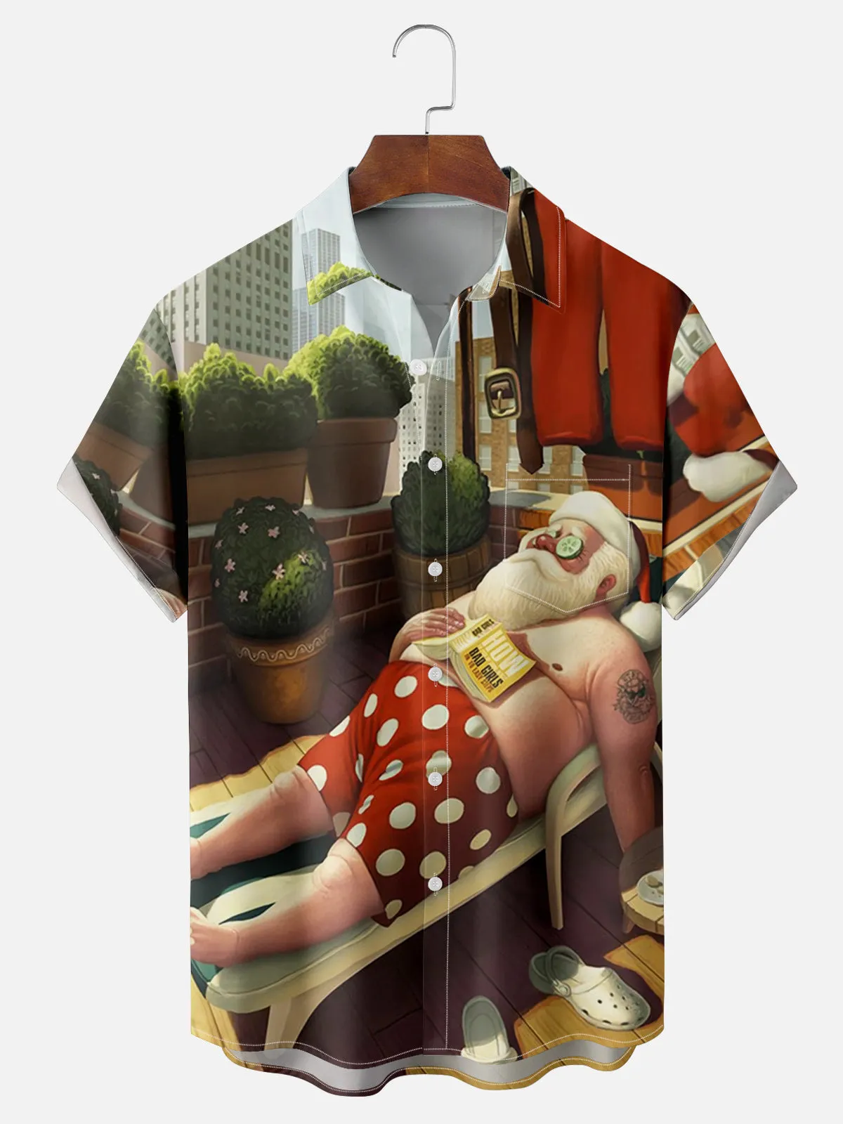 Men's Santa On Relaxing on his Balcony Short Sleeve Shirt