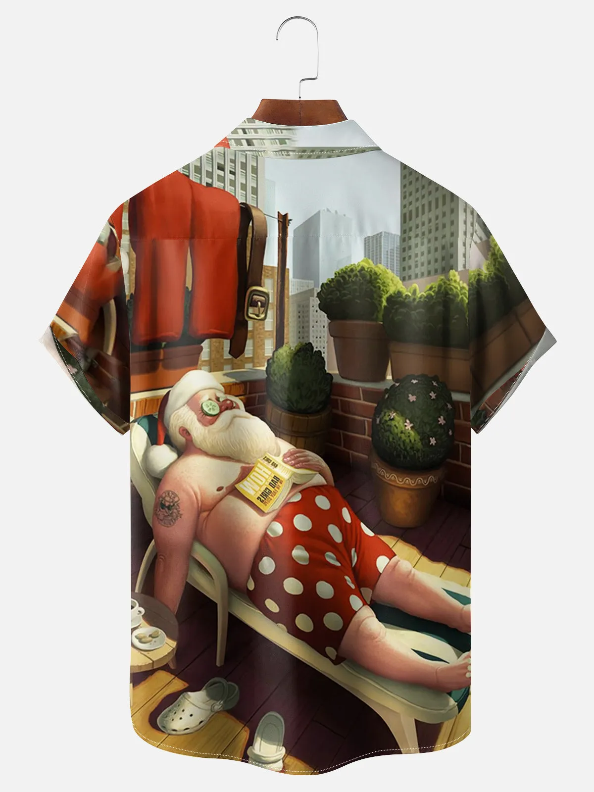 Men's Santa On Relaxing on his Balcony Short Sleeve Shirt
