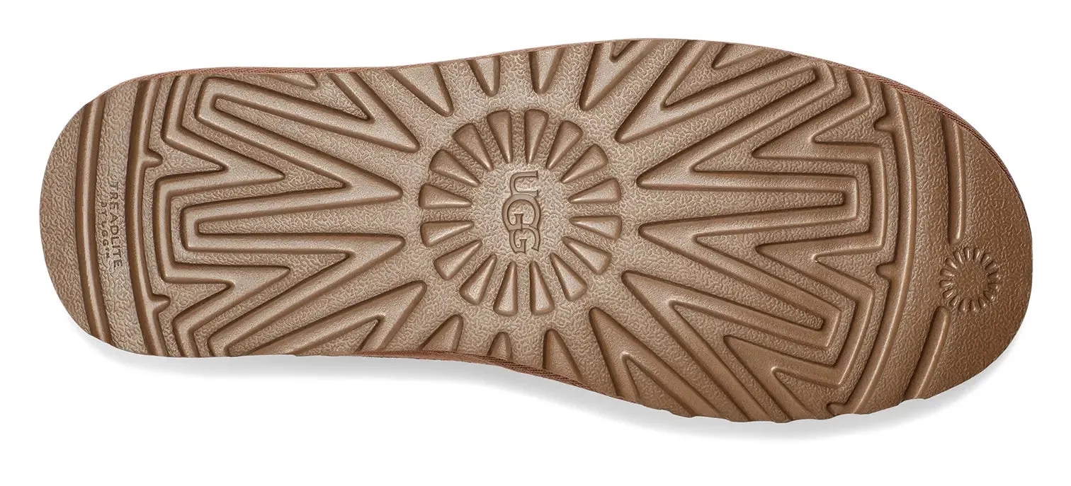 Mens UGG Neumel Moc  A Classic Chukka with Moccasin-Inspired Style